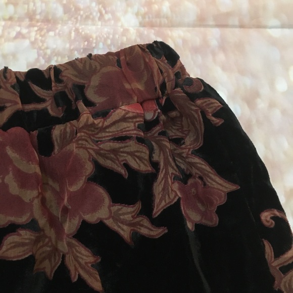 Urban Outfitters Velvet Burnout Floral Shorts - Picture 4 of 8